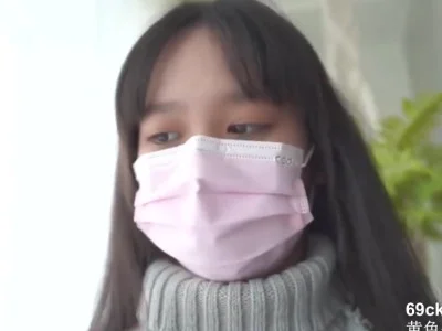 一邊被我幹還一邊吃著我兄弟肉棒的老婆滿足了我的綠帽癖