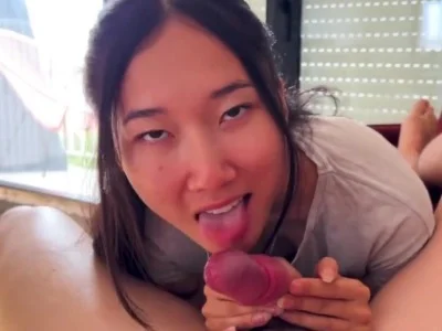 和男友躺沙发上猛力操我的小穴射了很多精液-EMILY