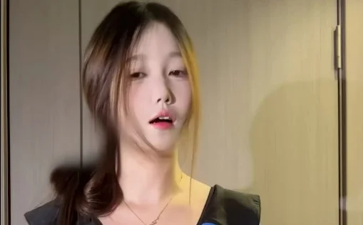 小甜姐儿的自摸警察情趣内衣诱惑.这小白嫩肌肤可真好