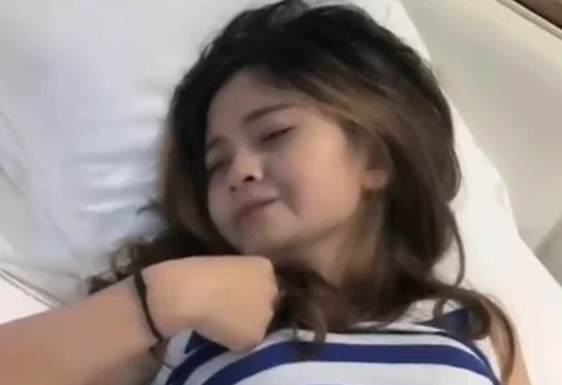 趁对象老弟不在家.赶忙进屋来一炮