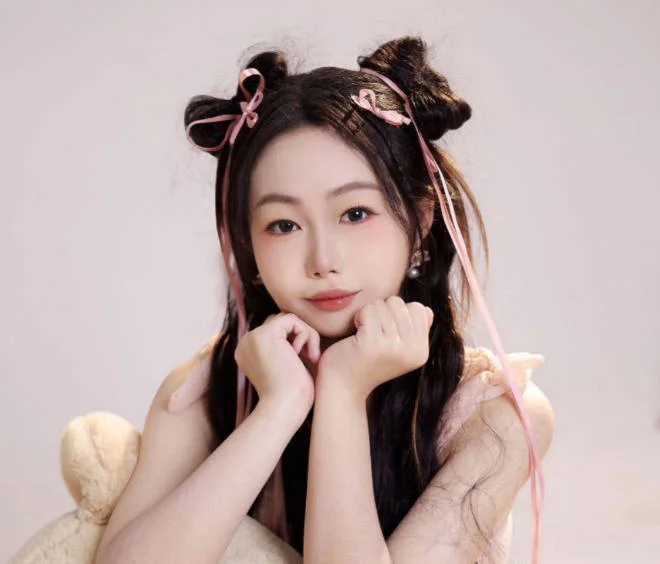 喜欢口爆的深圳浮岛COS小姐姐