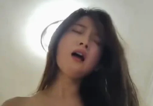 身材和颜值都是上上等的神仙女友.逼还嫩的出水.骚货淫荡的表情